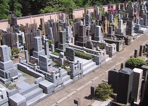 cemiterio no japao.jpg